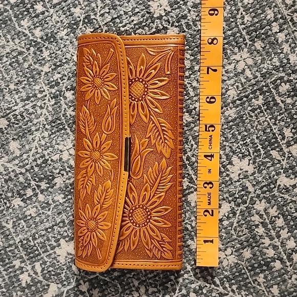 💥Sale!💥 Floral Leather Wallet - Picture 9 of 10